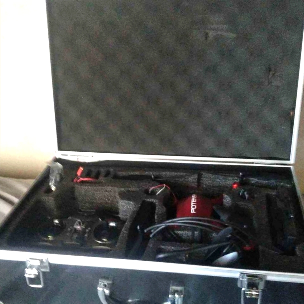 Iam selling a potensic drone it's newthere extra battery's and a camera